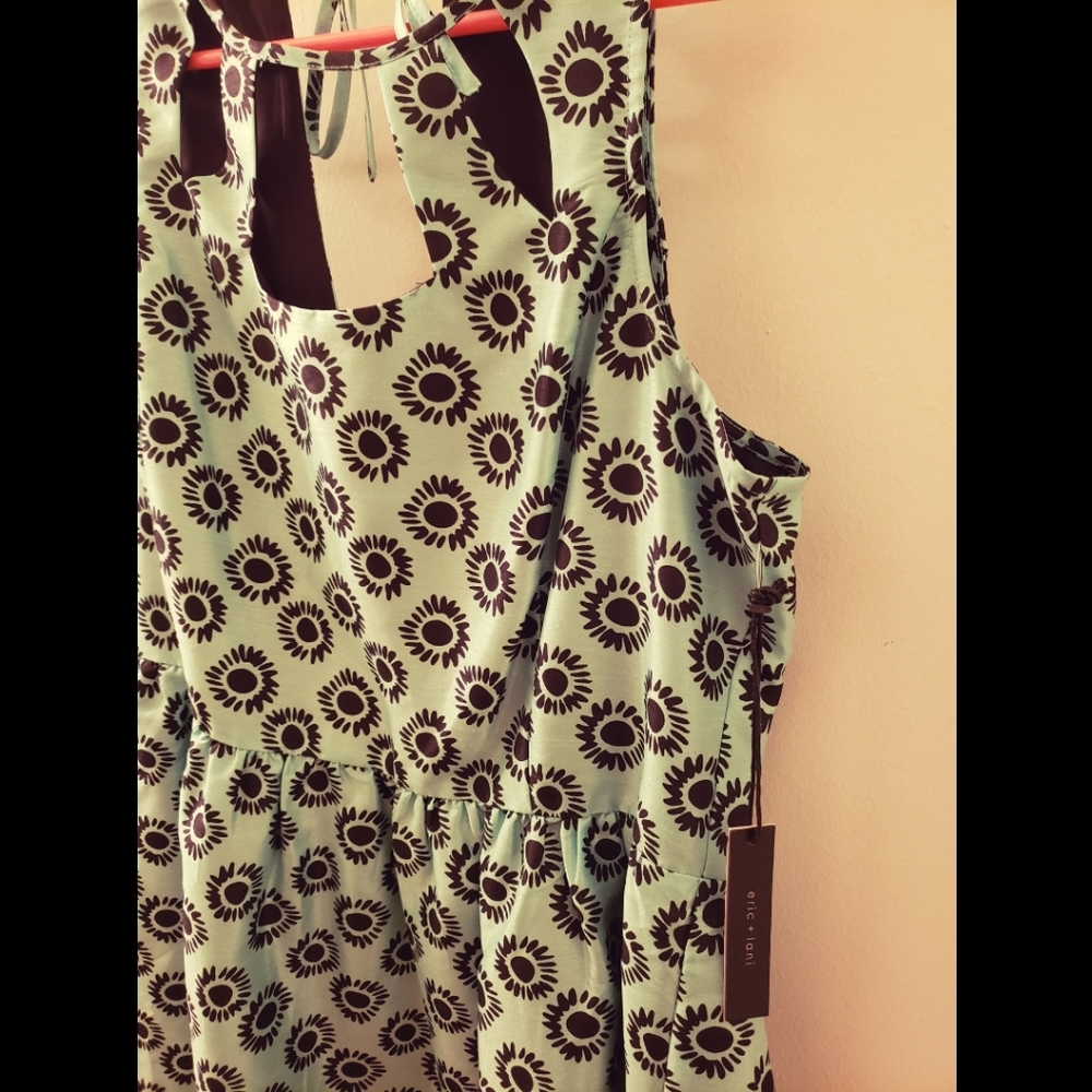 Dress - Picture 3 of 4